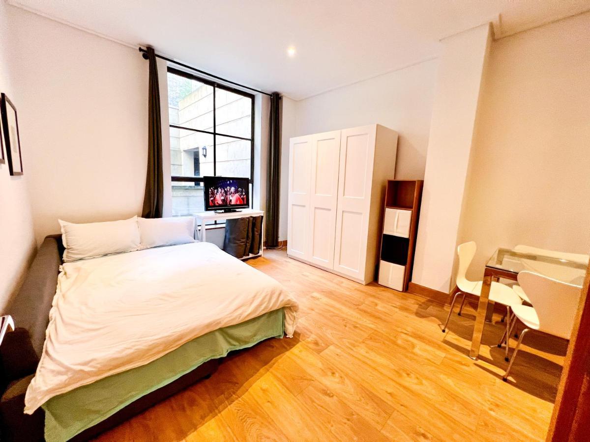 Superior Entire Apartment Between St Pauls Cathedral And Covent Garden 런던 외부 사진