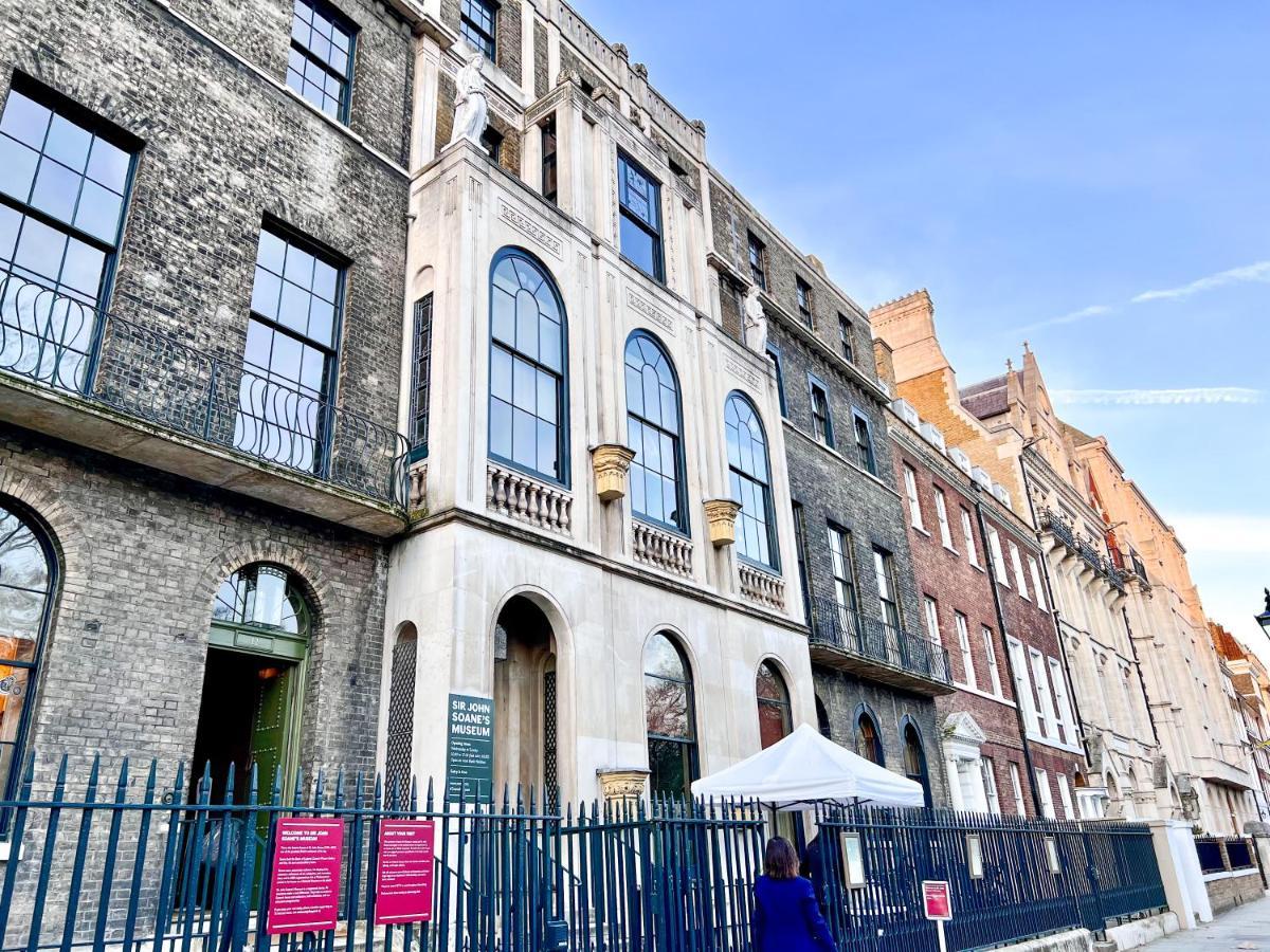 Superior Entire Apartment Between St Pauls Cathedral And Covent Garden 런던 외부 사진