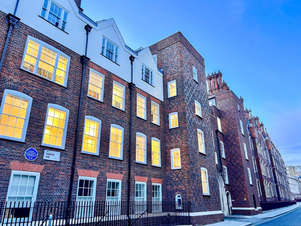 Superior Entire Apartment Between St Pauls Cathedral And Covent Garden 런던 외부 사진