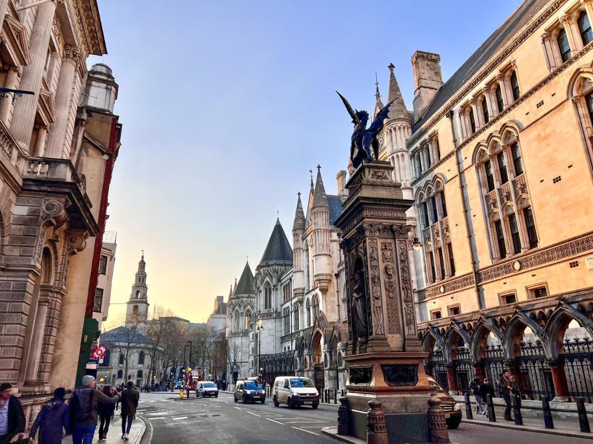 Superior Entire Apartment Between St Pauls Cathedral And Covent Garden 런던 외부 사진