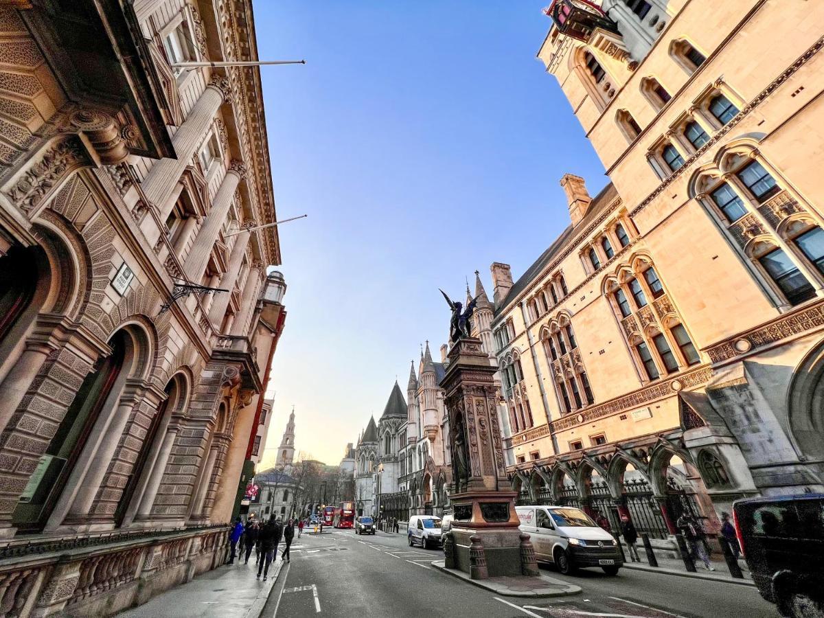 Superior Entire Apartment Between St Pauls Cathedral And Covent Garden 런던 외부 사진