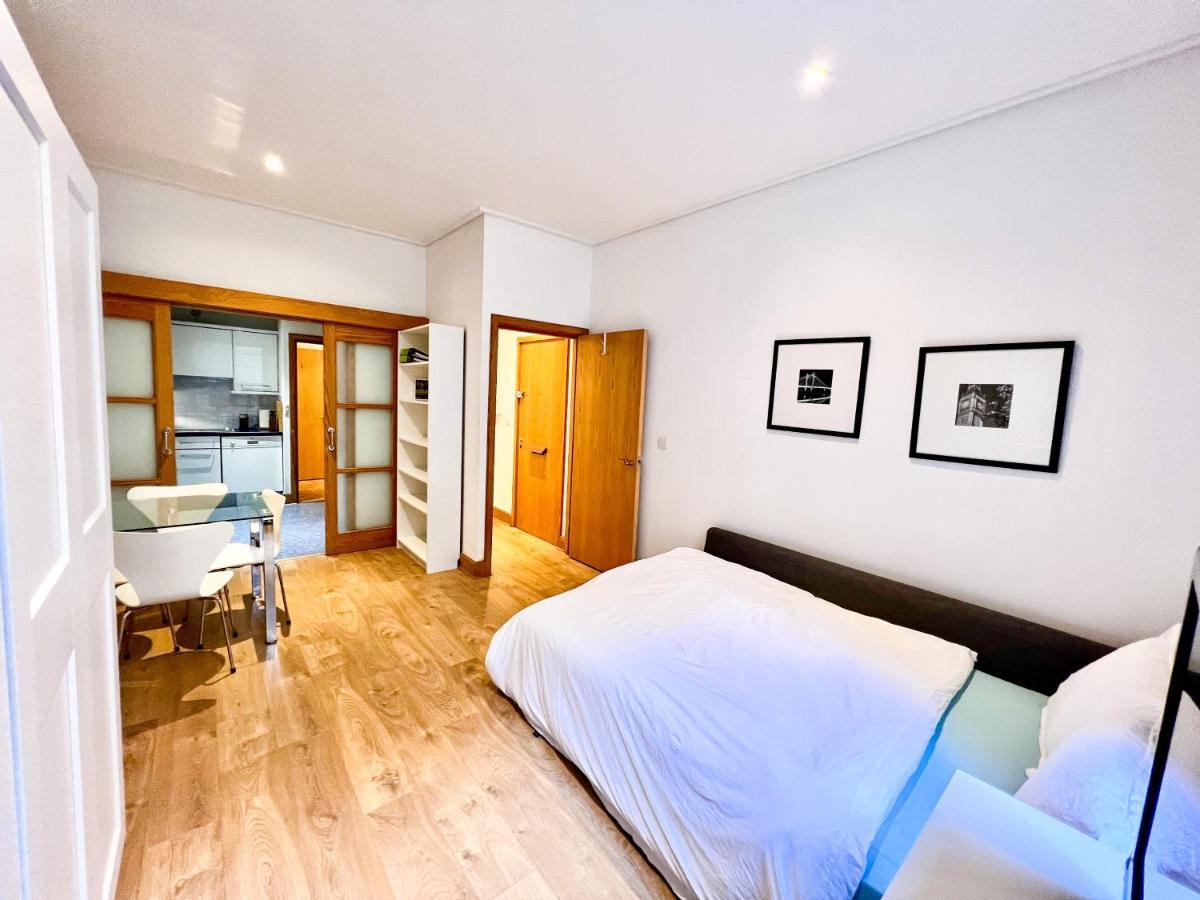 Superior Entire Apartment Between St Pauls Cathedral And Covent Garden 런던 외부 사진