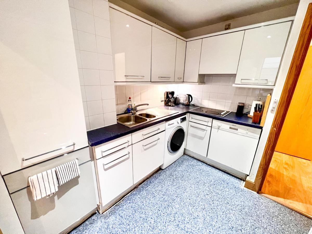 Superior Entire Apartment Between St Pauls Cathedral And Covent Garden 런던 외부 사진