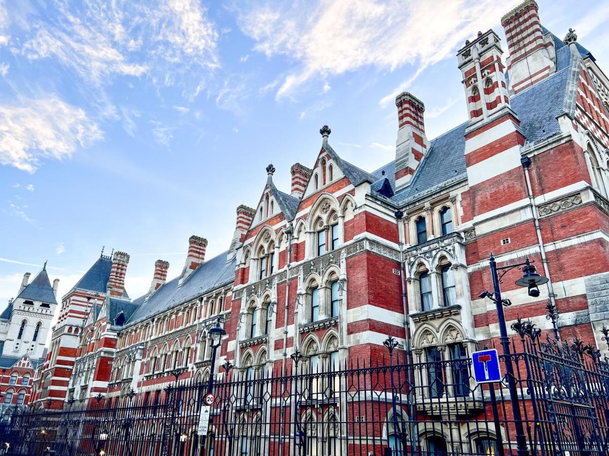 Superior Entire Apartment Between St Pauls Cathedral And Covent Garden 런던 외부 사진