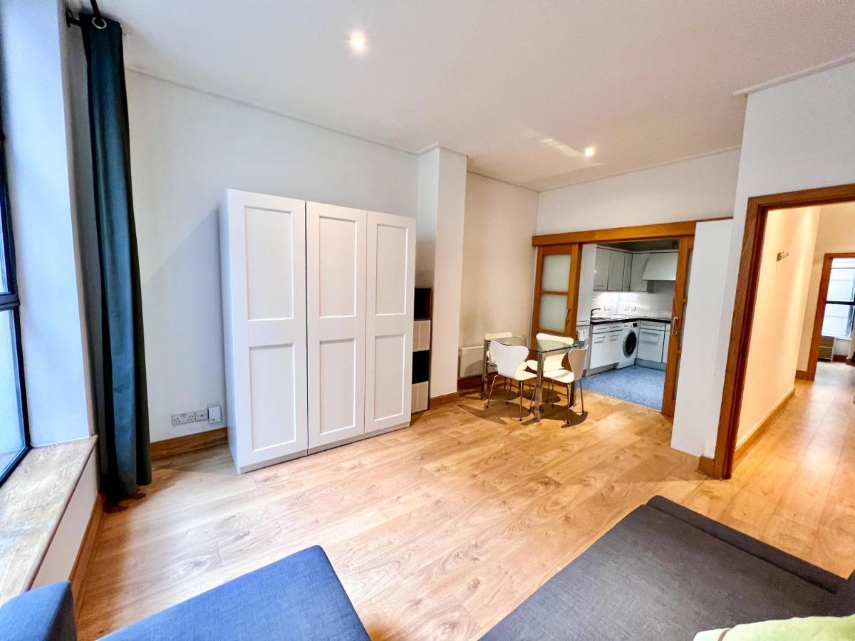 Superior Entire Apartment Between St Pauls Cathedral And Covent Garden 런던 외부 사진