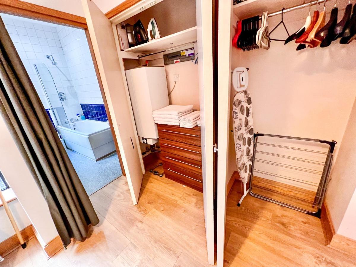 Superior Entire Apartment Between St Pauls Cathedral And Covent Garden 런던 외부 사진