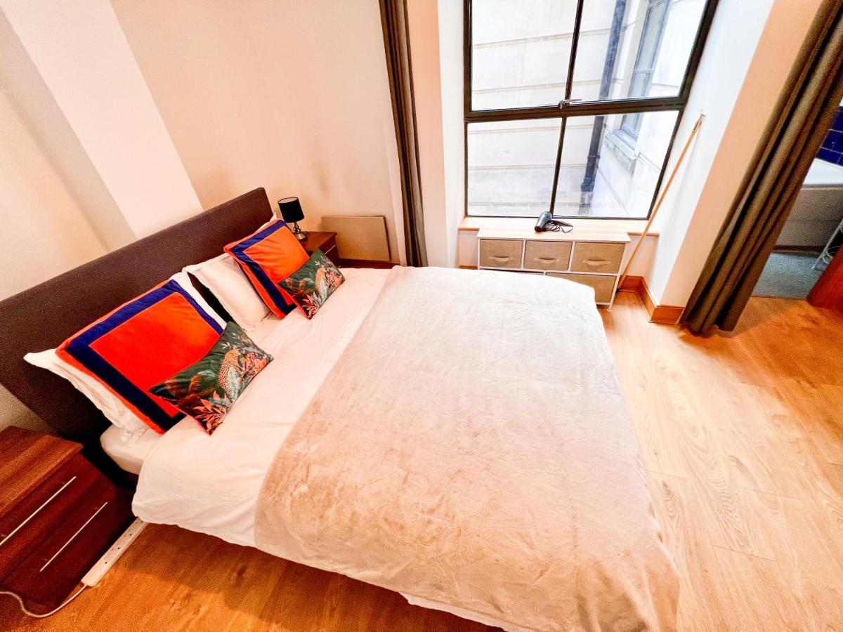 Superior Entire Apartment Between St Pauls Cathedral And Covent Garden 런던 외부 사진