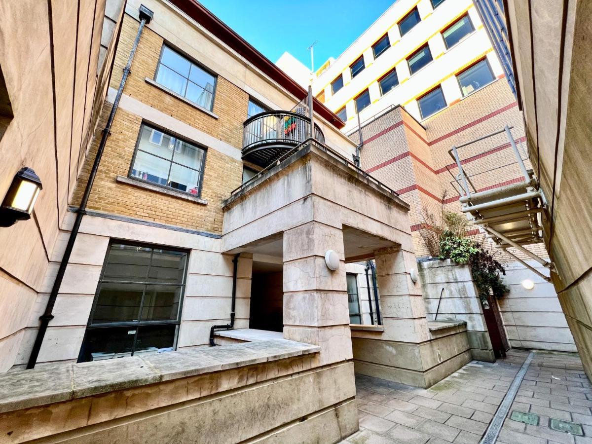 Superior Entire Apartment Between St Pauls Cathedral And Covent Garden 런던 외부 사진