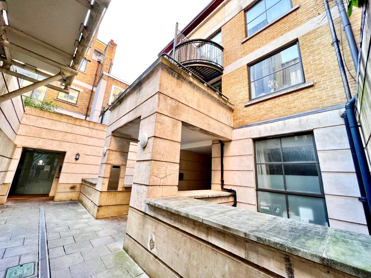 Superior Entire Apartment Between St Pauls Cathedral And Covent Garden 런던 외부 사진