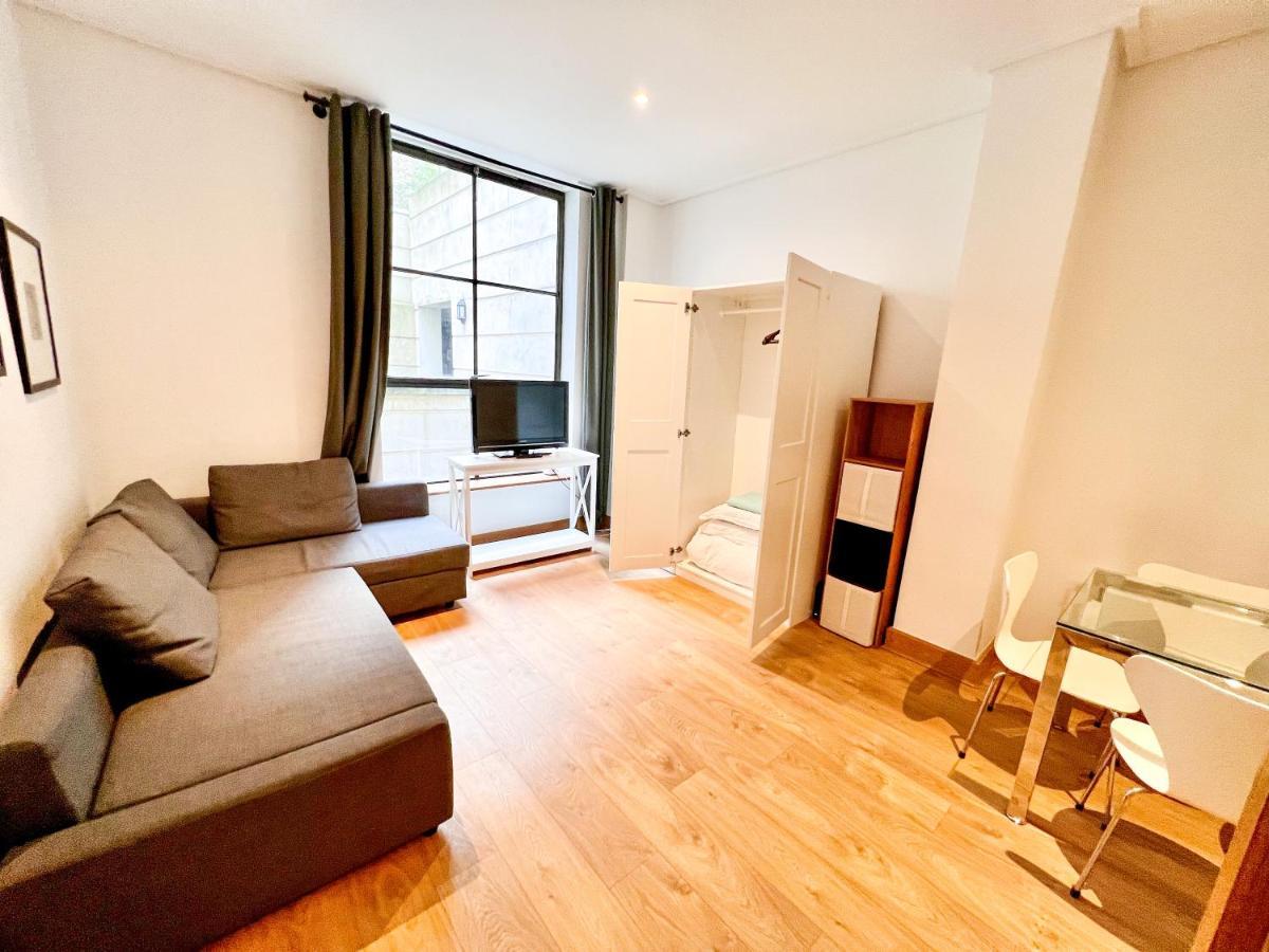 Superior Entire Apartment Between St Pauls Cathedral And Covent Garden 런던 외부 사진