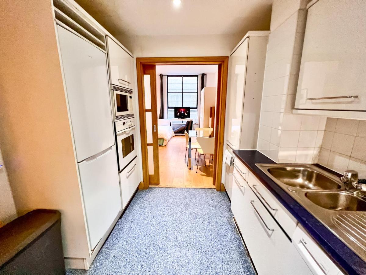 Superior Entire Apartment Between St Pauls Cathedral And Covent Garden 런던 외부 사진