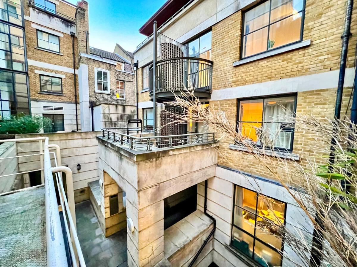 Superior Entire Apartment Between St Pauls Cathedral And Covent Garden 런던 외부 사진