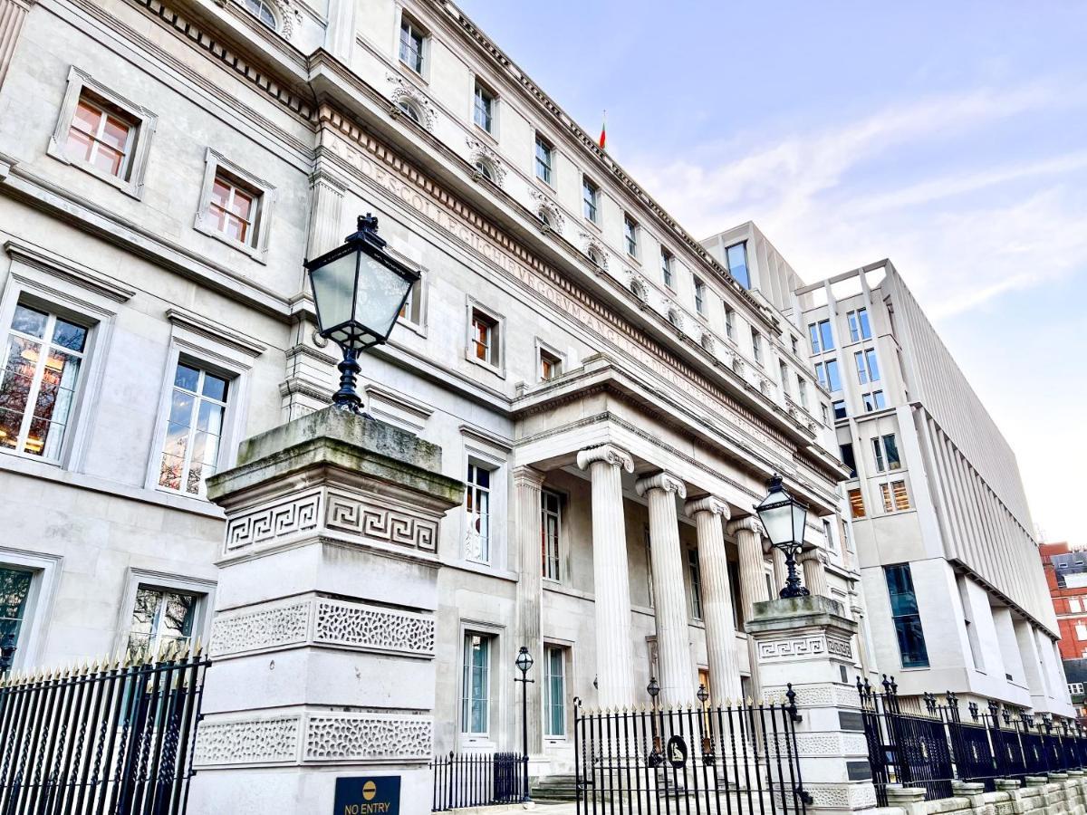 Superior Entire Apartment Between St Pauls Cathedral And Covent Garden 런던 외부 사진
