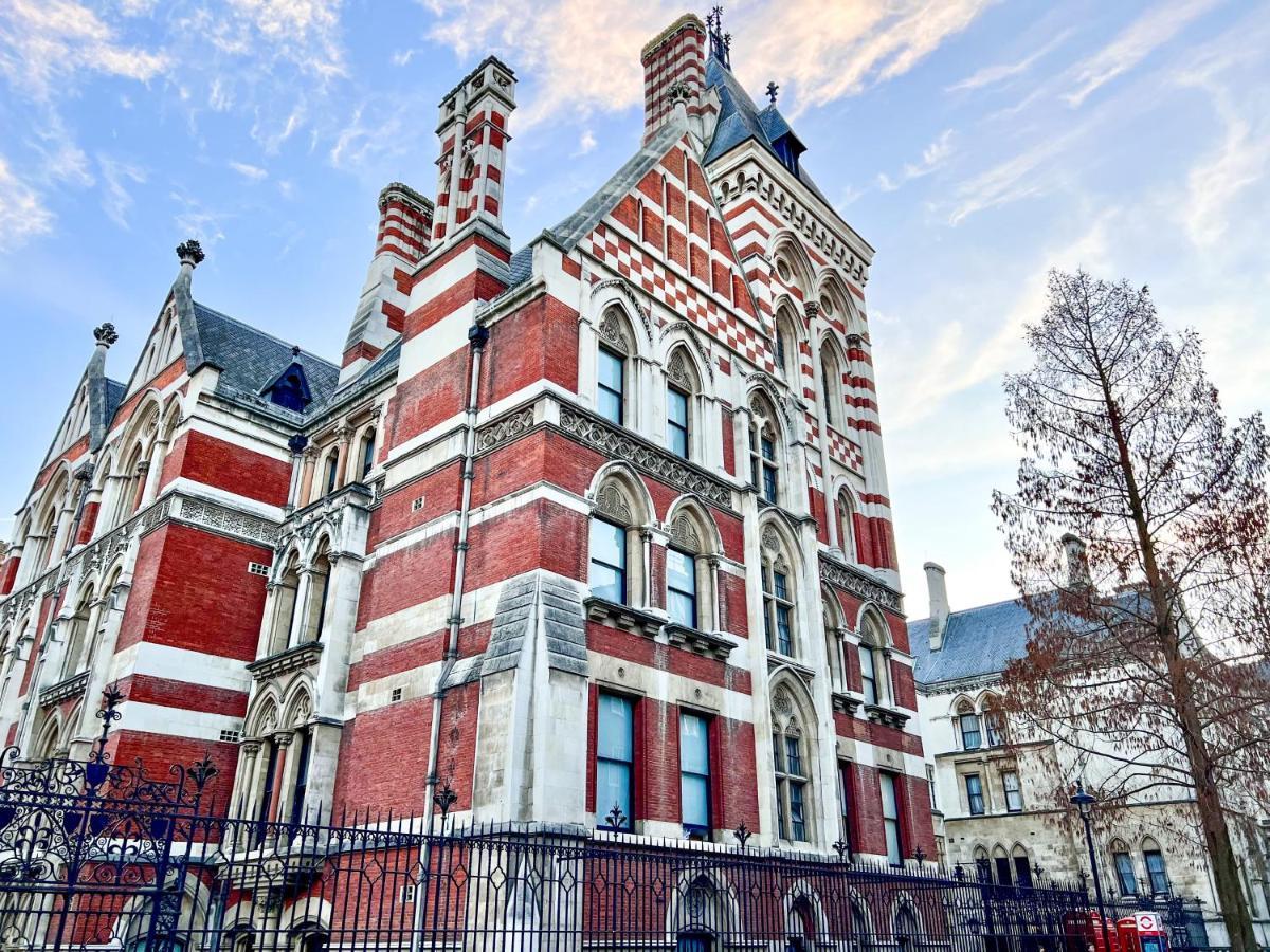Superior Entire Apartment Between St Pauls Cathedral And Covent Garden 런던 외부 사진